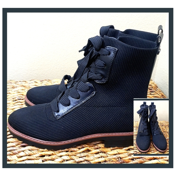 NWOT Bandolino Black lace up boot....size 7 - Picture 1 of 3